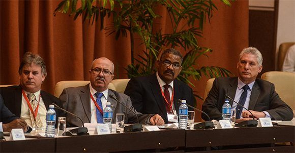 Miguel Díaz-Canel Bermúdez (D), Presidente de los Consejos de Estado y de Ministros, preside la inauguración del IX Encuentro Internacional Justicia y Derecho, a su lado el Dr. Rubén Remigio Ferro (centro der.), Presidente del Tribunal Supremo Popular, y Darío Delgado Cura (centro izq.), fiscal General de la República. Foto: Marcelino Vázquez/ACN.