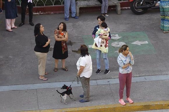 La alerta motivó el desalojo de edificios en Ciudad de México. | Foto: SASMEX.
