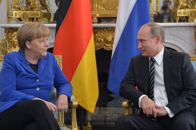 Vladimir Putin y Angela Merkel // Foto PL