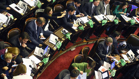 Diputados abogan por la legalización del aborto en Argentina. Foto: AFP.