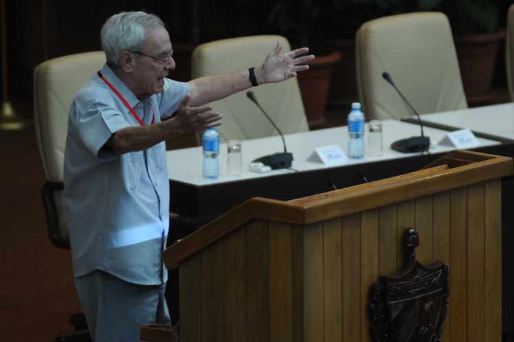 Eusebio Leal destacó la trayectoria de Fidel Castro (1926-2016) desde sus tiempos en la universidad, como abogado y líder de la Revolución del 1 de enero de 1959 // Foto PL