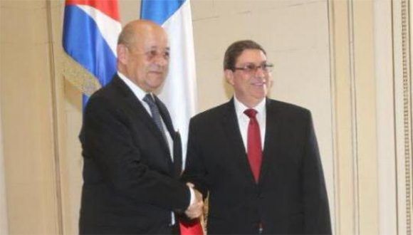 Los cancilleres de Francia, Jean-Yves Le Drian, y Cuba, Bruno Rodríguez Parrilla. Foto: Cubaminrex.