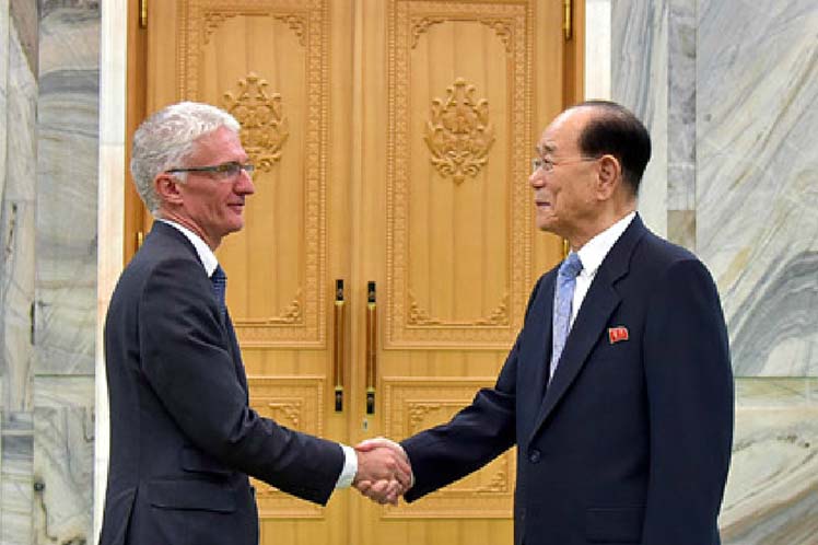 El presidente del parlamento de la República Popular Democrática de Corea, Kim Yong Nam, recibió al subsecretario general de la ONU para Asuntos Humanitarios y de Emergencias, Mark Lowcock