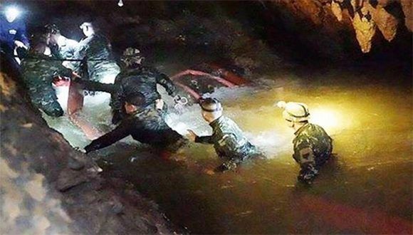 Los especialistas en buceo en cavernas dijeron que es una de las más difíciles que se hayan realizado en el mundo. (Foto: zeenews / india)ni;os