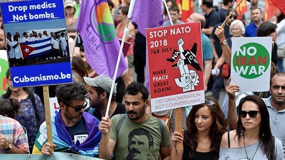 Marcha contra la cumbre de los líderes de la OTAN en Bruselas, Bélgica, el 7 de julio de 2018. Foto: Reuters.