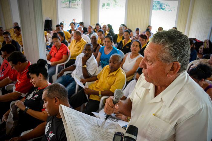 Los criterios de los ciudadanos se expresaron en numerosas intervenciones // Foto : Juan Pablo Carreras Vidal