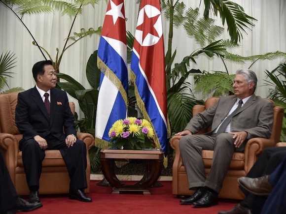 Miguel Díaz-Canel Bermúdez, recibió al político norcoreano, Choe Ryong Hae. Foto: Estudios Revolución