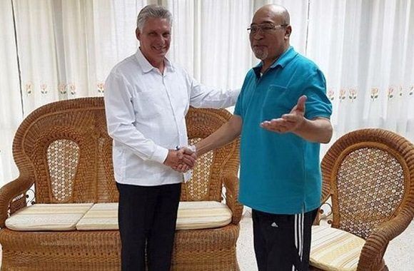 Díaz-Canel junto al presidente de la República de Surinam, Desiré Delano Bouterse. Foto: Radio Rebelde.