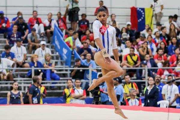 La gimnasta Marcia Videaux compite en el All Around individual, en el Centro de Eventos Puerta de Oro, en los XXIII Juegos Deportivos Centroamericanos y del Caribe, Barranquilla 2018, en Colombia, el 21 de julio de 2018. ACN FOTO/Roberto MREJÓNn/Periodico JIT INDER/sdl