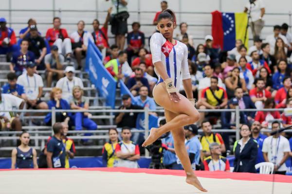 La gimnasta Marcia Videaux compite en el All Around individual, en el Centro de Eventos Puerta de Oro, en  los XXIII Juegos Deportivos Centroamericanos y del Caribe, Barranquilla 2018, en Colombia, el 21 de julio de 2018.   ACN   FOTO/Roberto MREJÓNn/Periodico JIT INDER/sdl