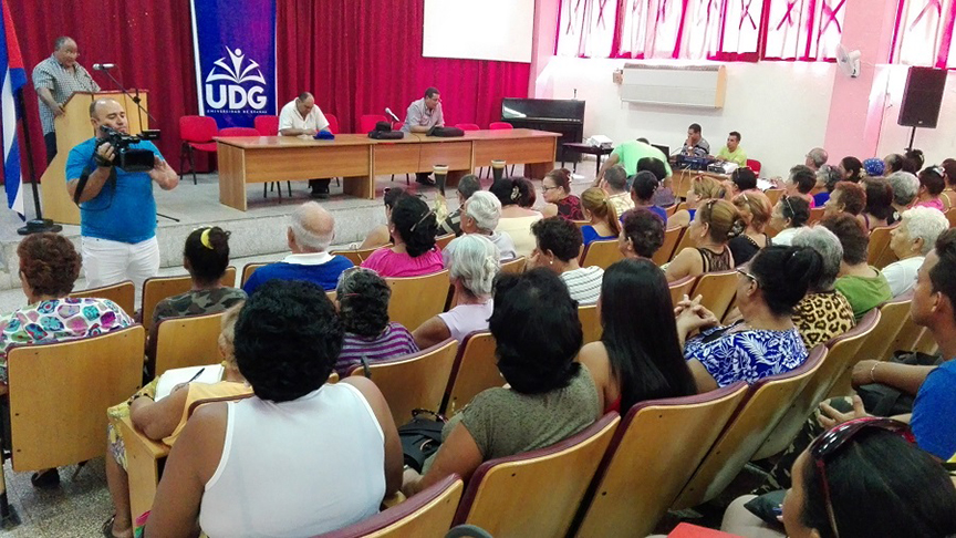 Convocados los CDR a actividades por aniversario 150 del inicio de las luchas independentistas cubanas // Foto Eliexer Peláez