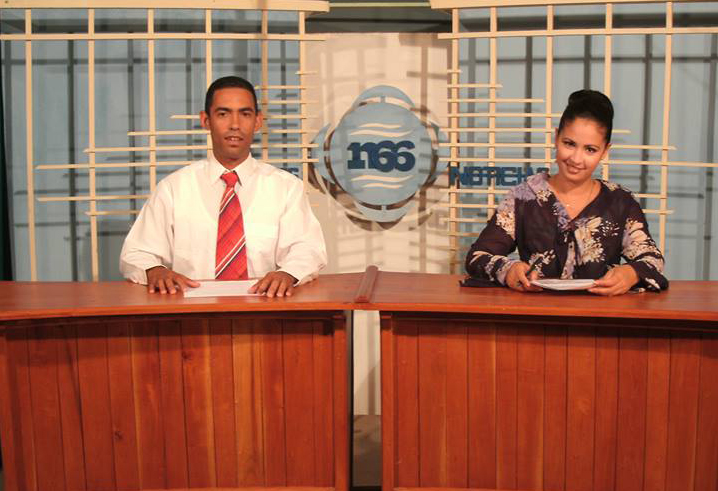 Carlos Manuel Gallardo y Gisell Rivero durante una emisión del Noticiero Noticias 66 // Foto tomada de Facebook