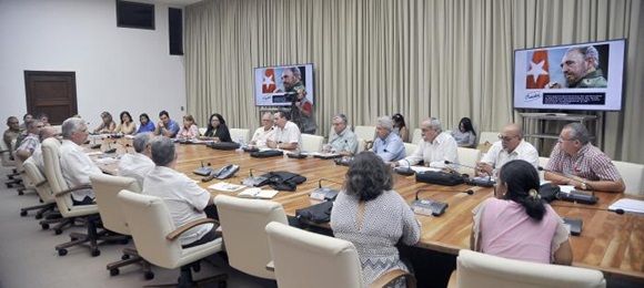 En el encuentro de trabajo se analizó la situación actual del sistema de salud cubano. Foto: Estudios Revolución