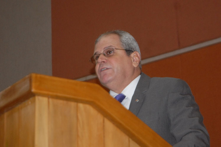 Homero Acosta, ofreció una conferencia magistral sobre el proceso de creación de una nueva Constitución // Foto PL