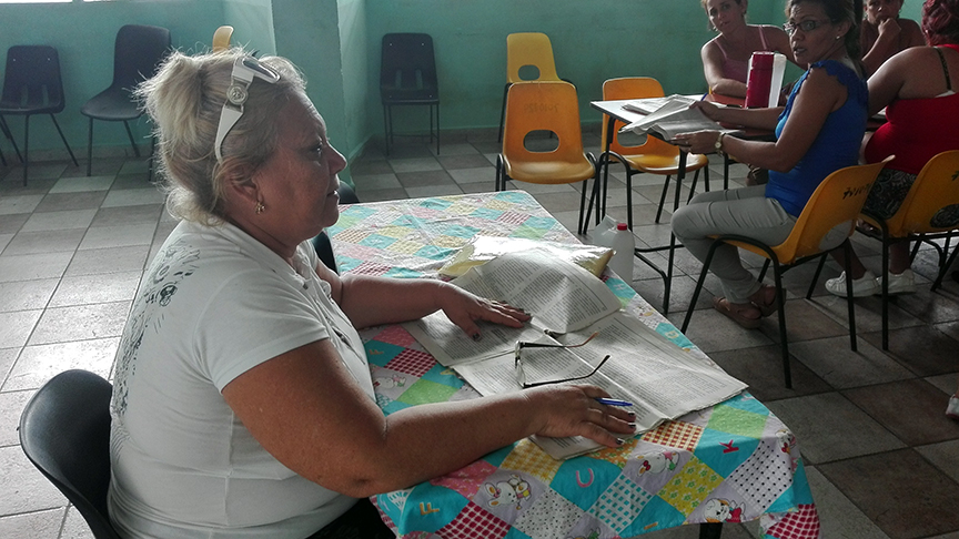 Los profesores del Seminternado Pedro Sotto Alba  efectuaron  la consulta // Foto Marlene Herrera