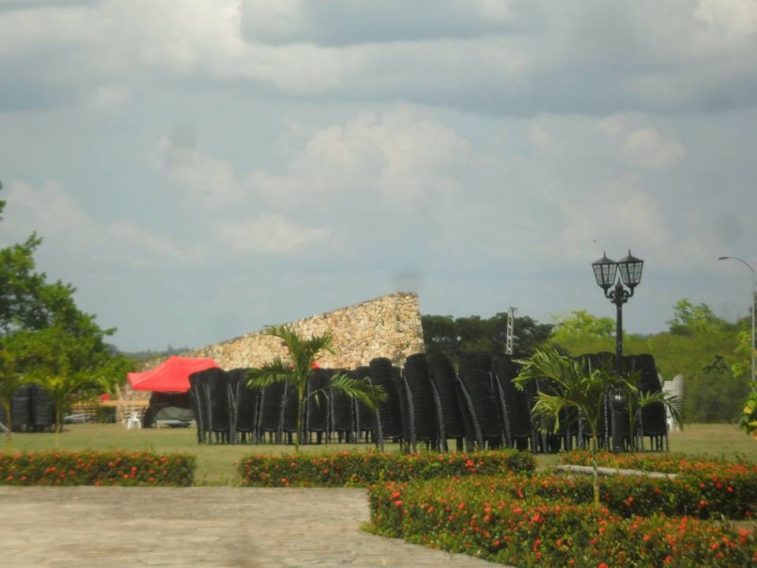 Se comienzan los preparativos del acto por el Aniversario 150 del estallido independentista en Cuba // Foto Roberto Mesa Matos