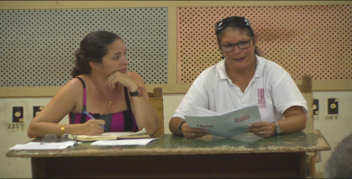 Erenia Tamayo Torres, presidenta de la delegación de la UPEC en Manzanillo y Annia Pacheco Palomares, periodista de Radio Granma quien participó en el X Congreso de la UPEC // Foto Cortesía Golfovisión