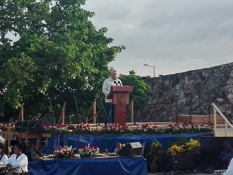 “Somos Cuba, ustedes, nosotros y este paisaje formidable que parece un lienzo de la Nación” // Foto tomada de Facebook