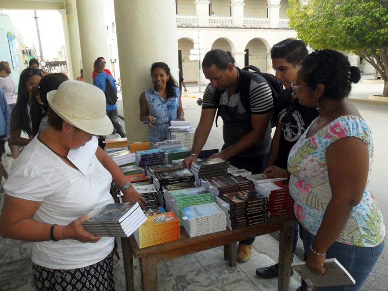 Primer Festival del Libro de Ediciones Unión // Foto Lilian Salvat