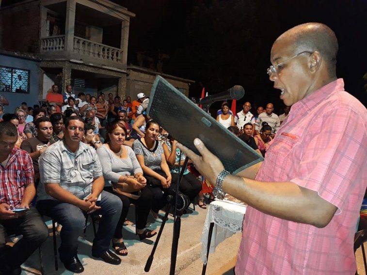 Inició en Manzanillo proceso de rendición de cuentas del delegado a sus electores // Foto Eliexer Peláez