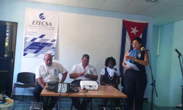Activo de la calidad  de la Empresa de Telecomunicaciones de Cuba (ETECSA) en la provincia de Granma  // Foto Lilian Salvat