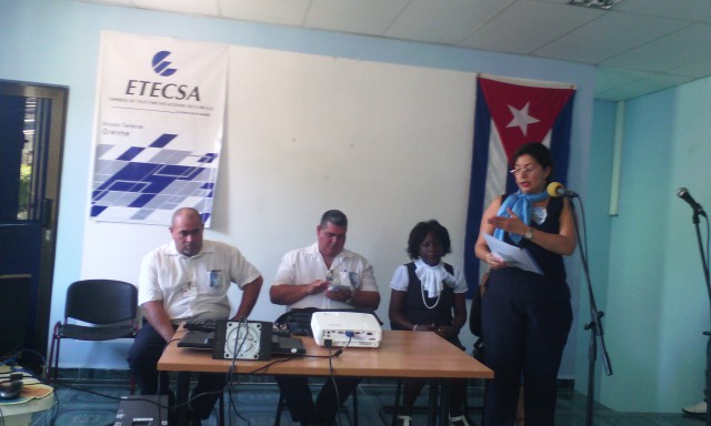 Activo de la calidad de la Empresa de Telecomunicaciones de Cuba (ETECSA) en la provincia de Granma // Foto Lilian Salvat