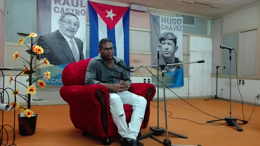 José Ortiz Benet, periodista de la televisión en el Taller Mariano Gómez Navarro // Fotos Marlene Herrera