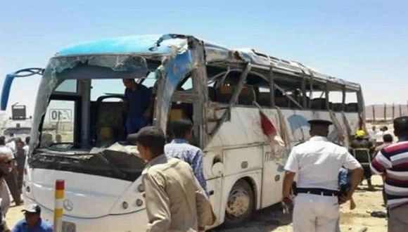 Autobus en Egipto atacado por el EI. Foto: @NayarateleSUR/ Twitter.