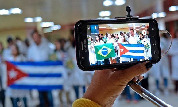 Médicos cubanos regresan desde Brasil a la Isla. Foto: Abel Rojas Barallobre/ Juventud Rebelde.