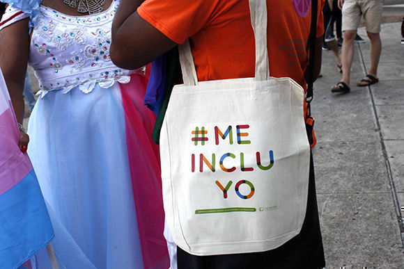 Celebran Conga contra la Homofobia y la Transfobia, como parte de la jornada de sensibilización organizada por el Centro Nacional de Educación Sexual (Cenesex), en La Habana, Cuba, el 12 de mayo de 2018. Foto: Ariel Ley Royero/ ACN.