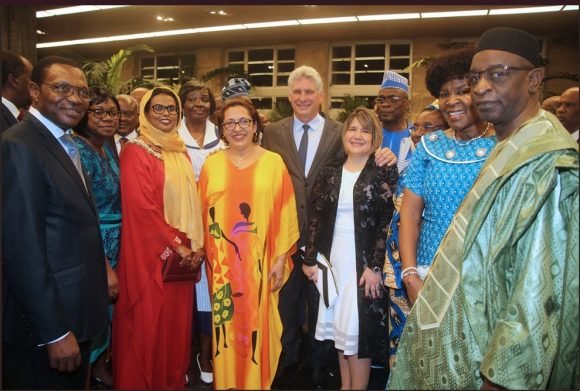 El Presidente cubano con embajadores africanos. Foto: Cuenta de Twitter de Bruno Rodríguez, Canciller
