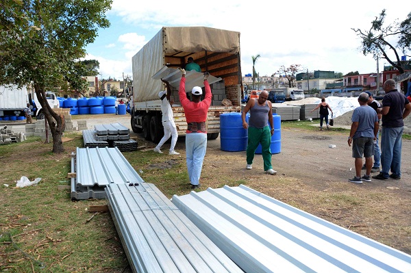 Venta de materiales de la construcción, en un improvisado punto ubicado en áreas de la Escuela Primaria Alfredo Miguel Aguayo, en el Consejo Popular Santos Suárez del municipio Diez de Octubre, en La Habana, Cuba, el 10 de febrero de 2019. ACN Foto: Modesto Gutiérrez Gabo