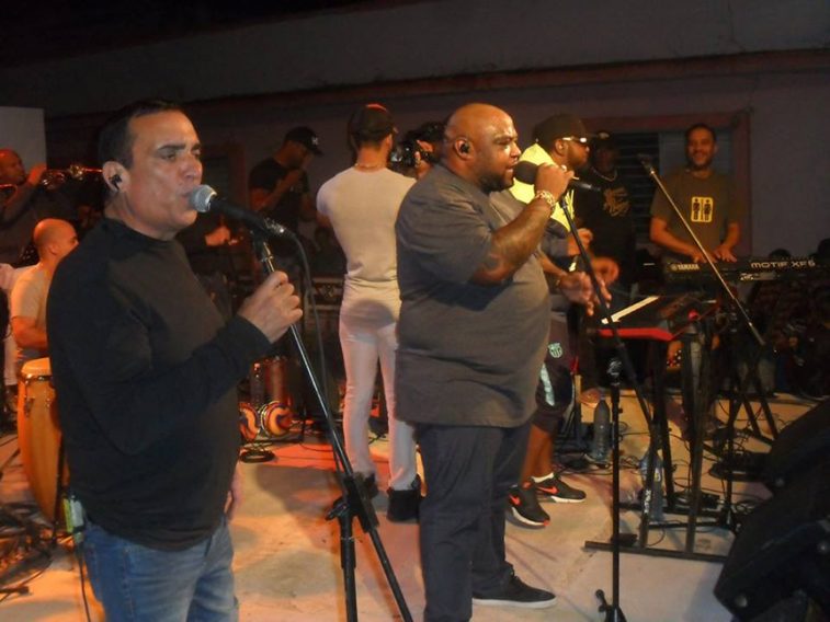 Havana D´Primera dirigida por el prestigioso trompetista cubano Alexander Abreu se presentó en la tarima del pueblo // Foto Roberto Mesa