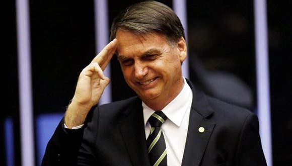 El presidente brasileño decidió poner fin a Más Médicos, un programa que beneficia a millones de brasileños. Foto: Reuters