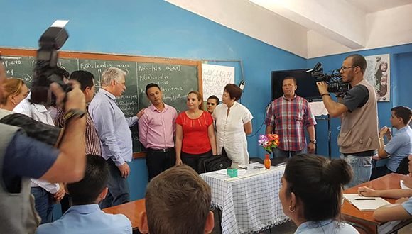 El presidente visita el preuniversitario Calixto García, en el tunero municipio de Puerto Padre. Foto: Angélica Paredes