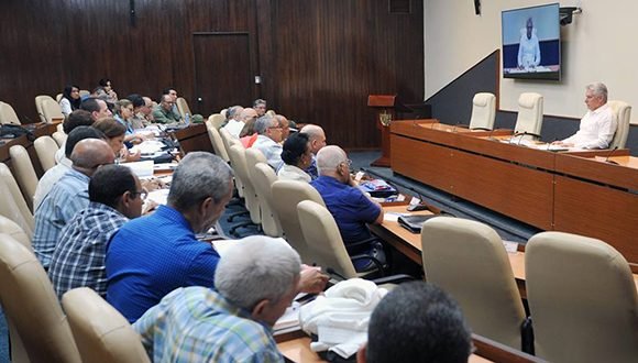 Se vueleve a reunir el Consejo de Ministros para analizar recuperación de La Habana.   Foto: Estudios Revolución
