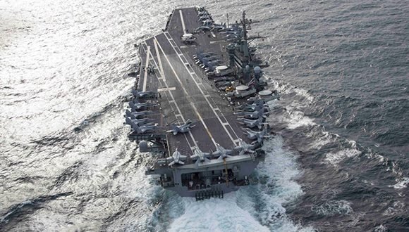 El portaaviones USS Abrahm Lincoln (CVN-72) se mantiene en operaciones cerca de la Florida, a escasos días de navegación de la región del Caribe. Foto: AFP