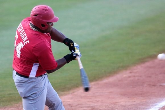 Alfredo Despaigne, mejor jardinero izquierdo de la Serie del Caribe. Foto: Roberto Morejón/ JIT.