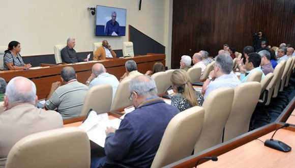 Reunión del Consejo de Ministros que evaluó en la noche del martes el proceso de recuperación de La Habana. Foto: Estudios Revolución.