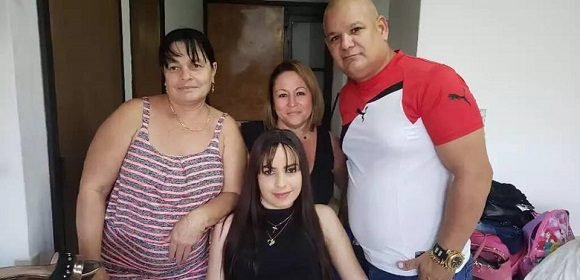 Mailén Díaz Almague junto a su familia. Foto: Mailin Diaz/ Facebook.