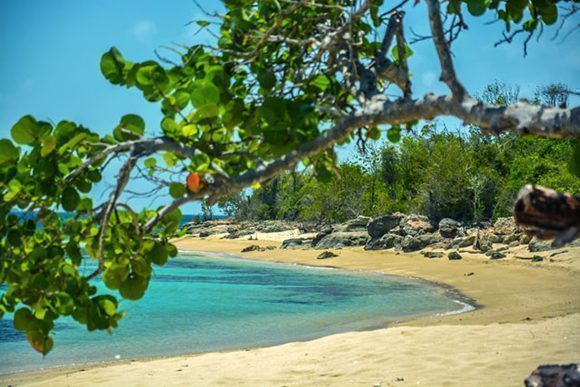 Playas vírgenes en la península del Ramón de Antilla. Foto: Juan Pablo Carreras/ ACN.