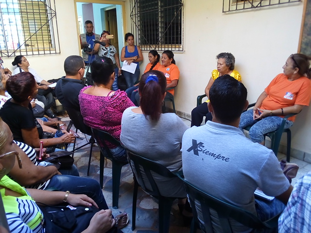Comparten federadas manzanilleras con delegadas e invitadas al X Congreso de la FMC // Foto Eliexer Peláez