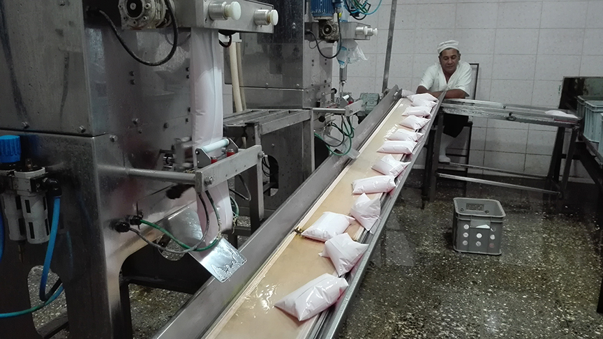 Las producciones se diversifican con la elaboración del suero saborizado // Foto Marlene Herrera