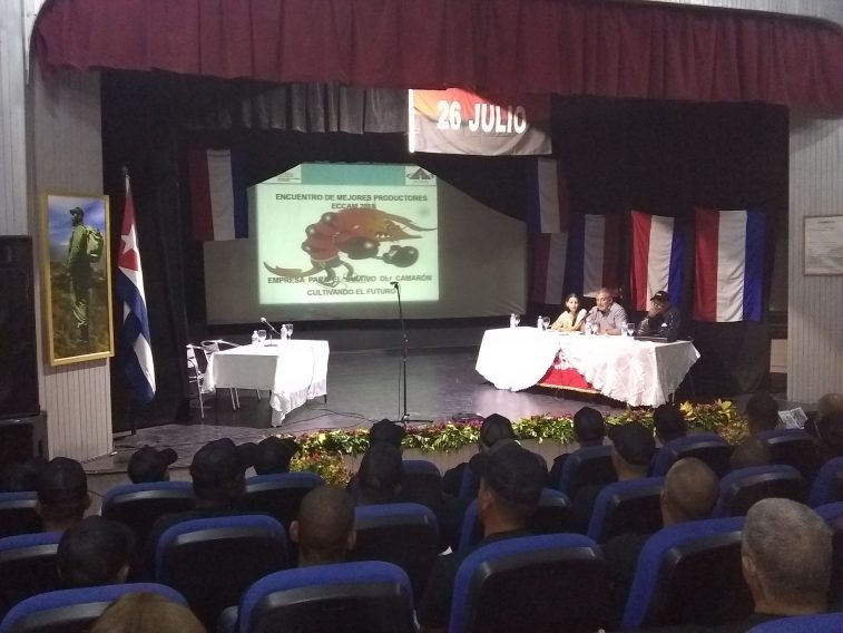 La ciudad del Golfo fue seleccionada como sede del evento por sobrecumplir el Centro de Desove su plan técnico económico de producción de 654 millones de postlarvas // Foto Lilian Salvat