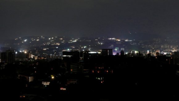 De acuerdo con Moscú, el corte de energía que padeció el país latinoamericano fue realizado a distancia contra equipos especializados fabricados en Canadá. Foto: Reuters.