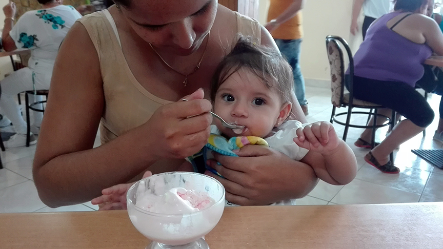 Se estabiliza la producción de helados. En la foto Cremería La Suiza en Manzanillo // Foto Marlene Herrera