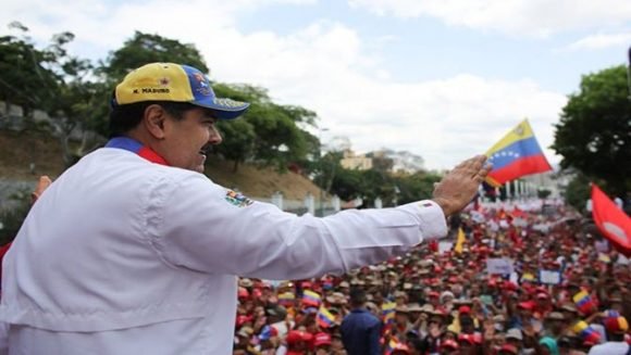 “Nuestra poderosa unión cívico-militar nos ha permitido seguir marchando por el sendero de la paz”, indicó el jefe de Estado. Foto: Twitter/ @PresidencialVen.