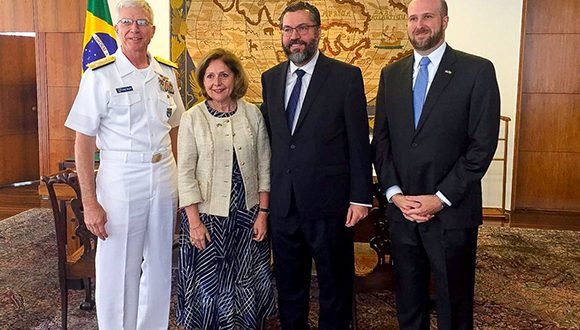 Para recordar: El ministro @ernestofaraujo se reunió en febrero en Brasília con el almirante Craig Faller, jefe del Comando Sur de Estados Unidos. Después fue a Washington con su jefe Bolsonaro. Foto: .@Itamaraty_ES/ Twitter.