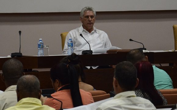 Miguel Díaz-Canel Bermúdez asiste este jueves a los debates de las comisiones permanentes de trabajo del Parlamento cubano. Foto: Ariel Ley Royero/ ACN.