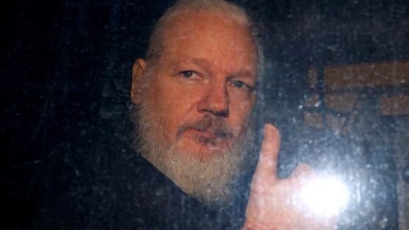 La jueza rechazó la solicitud de clemencia de Assange y argumentó que, dada la gravedad de sus delitos, merece la pena máxima.